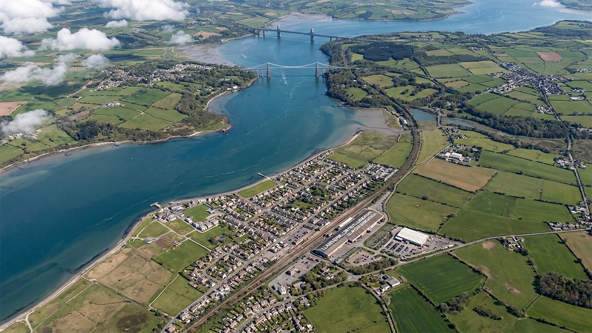 El pueblo de Europa que se ve desde el espacio y tiene un nombre (casi) impronunciable