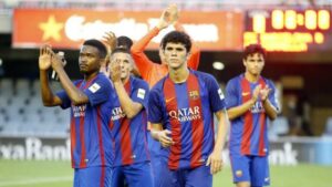 Els jugadors del Bar&ccedil;a B saludant