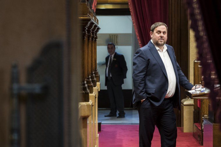 El conseller d'Economia i vicepresident del Govern, Oriol Junqueras, instants abans de l'inici del ple sobre els pressupostos