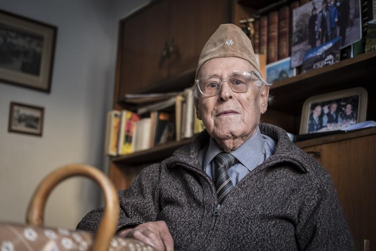 Joan Escudé Farriol va combatre com a voluntari al Regiment Pirinenc des de finals de 1936