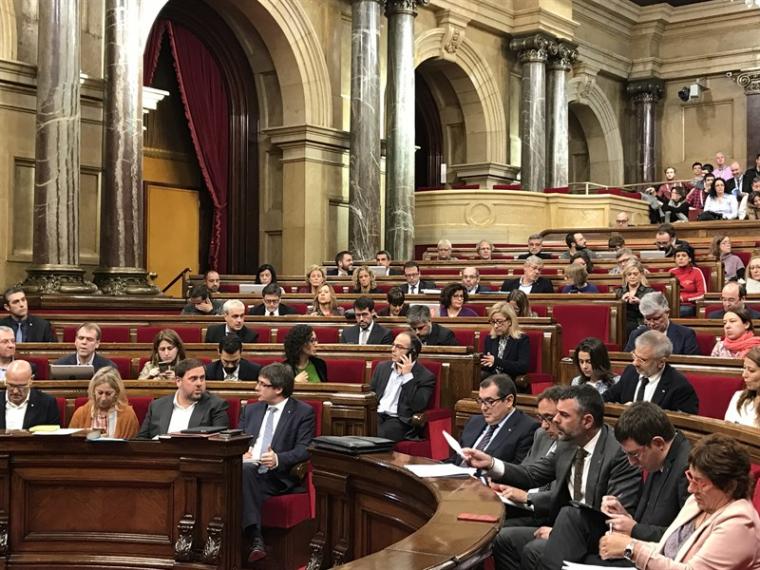 El Parlament dona llum verda al cens de catalans a l'exterior
