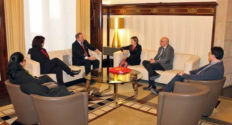 Els grups de pressió que entrin al Parlament hauran d'estar registrats i especificar els seus objectius.