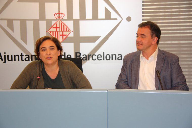 L'alcaldessa de Barcelona, Ada Colau, i el president del grup municipal d'ERC, Alfred Bosch