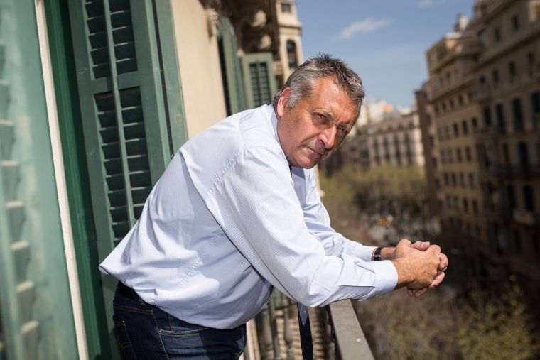 Robert Manrique al balcó del seu despatx, a Barcelona