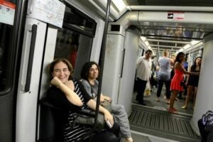 Ada Colau en un vagó del Metro de Barcelona