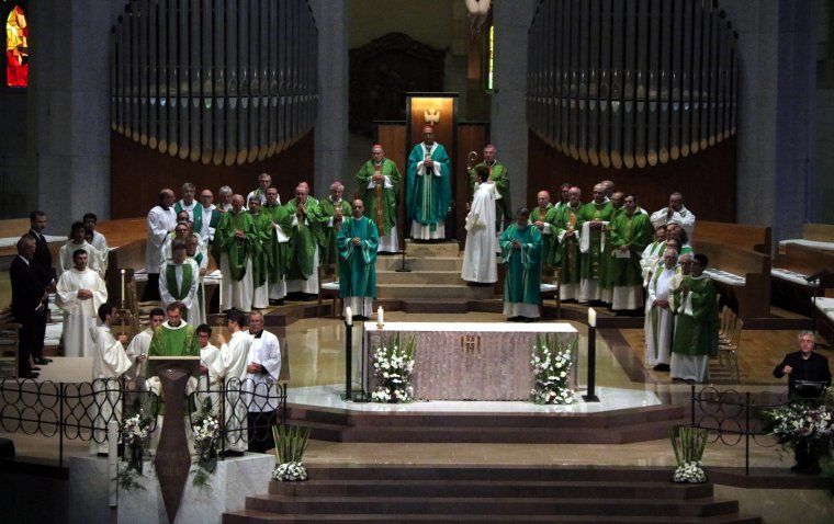 Imatge de l'altar durant la missa celebrada aquest 20 d'agost a la Sagrada Família