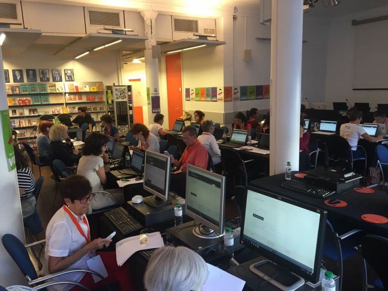 'Cabina per la Democràcia' a la seu d'Òmnium