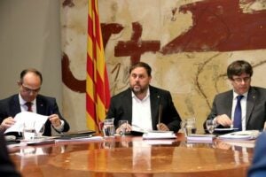Jordi Turull, Oriol Junqueas i Carles Puigdemont a la reunió del Consell Executiu