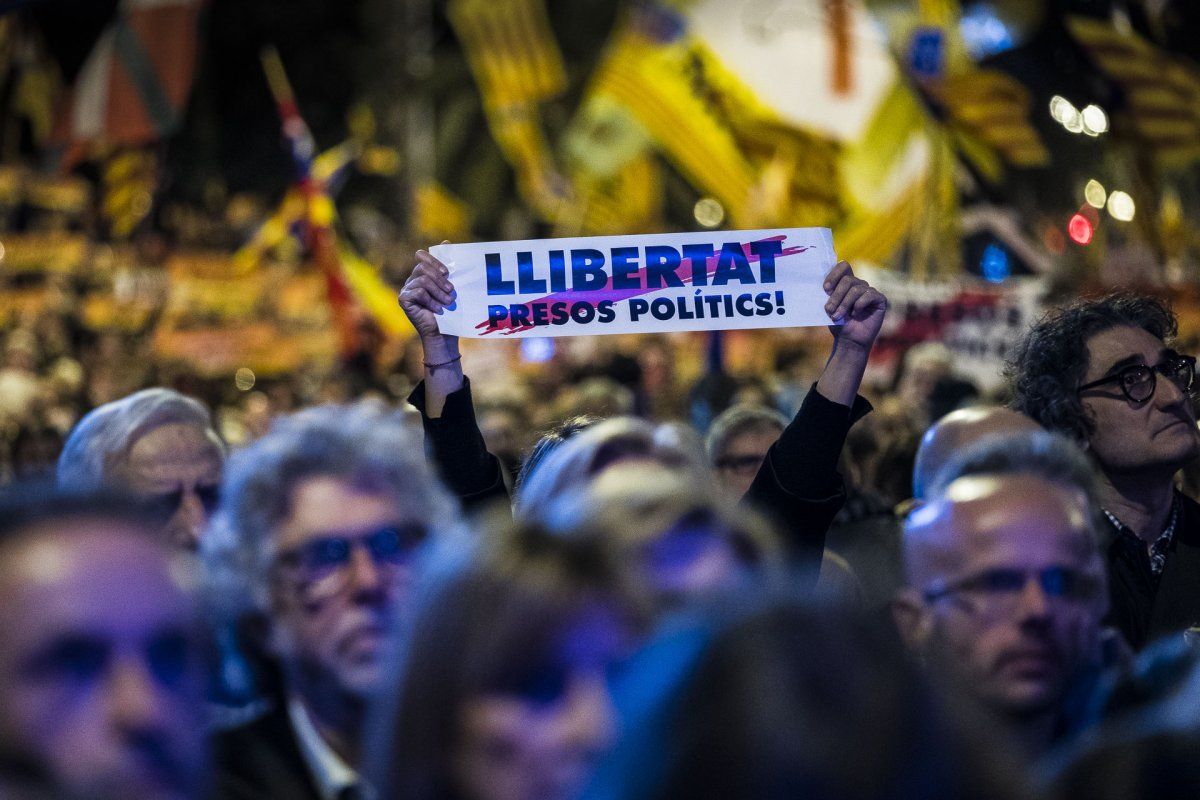 El carrer Marina, ple de mar a muntanya per l'alliberament dels presos polítics