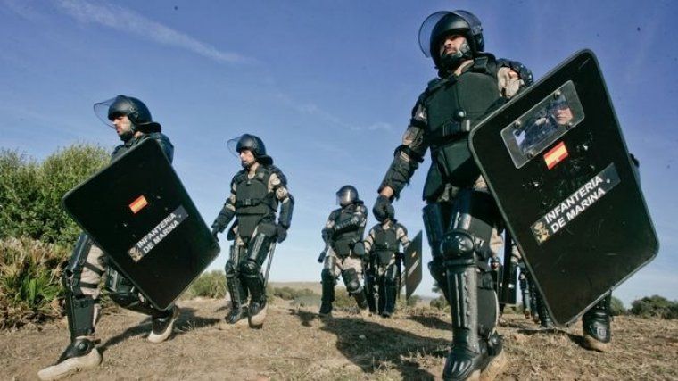 Infants de Marina s'entrenen com a unitats antiavalots en l'exercici 'FTX FIM 17 d'aquest