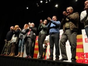 Iceta, amb Granados i Fernàndez Vara, ballen al final de l'acte