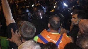 Els Jordis el 20-S davant del departament d'Economia