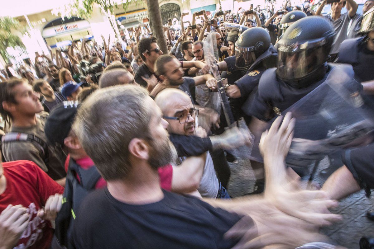 La Guàrdia Civil, al Departament d'Exteriors i a la seu de la CUP