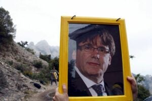 La fotografia de Puigdemont que s'han passat els participants en la cadena humana