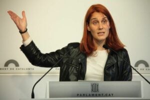 Pla mig de la diputada de Catalunya Sí que es Pot Jéssica Albiach, en roda de premsa al Parlament