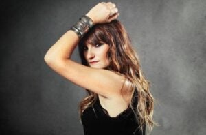 La cantant en una fotografia promocional