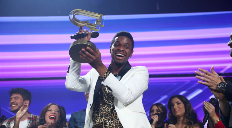 Famous, guanyador d'OT