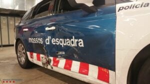 El cotxe dels Mossos tocat