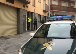 La Guàrdia Civil, durant el registre al carrer de l'Hospital