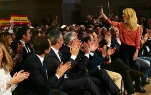 Álvarez de Toledo saluda militants del PP a Barcelona