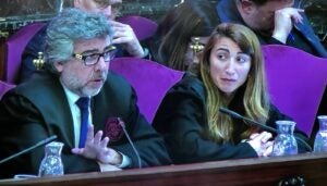 Jordi Pina, en un moment dels seu interrogatori davant la mirada expec
