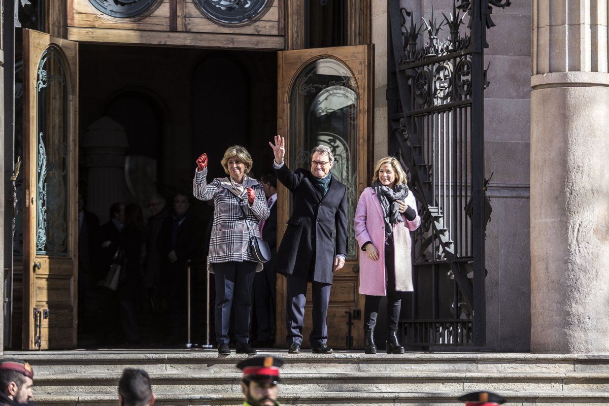 Irene Rigau, Artur Mas i Joana Ortega, a la porta del TSJC pel cas 9-N, en una imatge d'arxiu