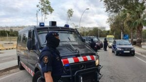 La BRIMO en un dels checkpoints que realitza a Sant Adrià de Besós