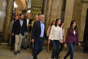 Lorena Roldán i Inés Arrimadas amb la resta de diputats de Cs (J.A.G