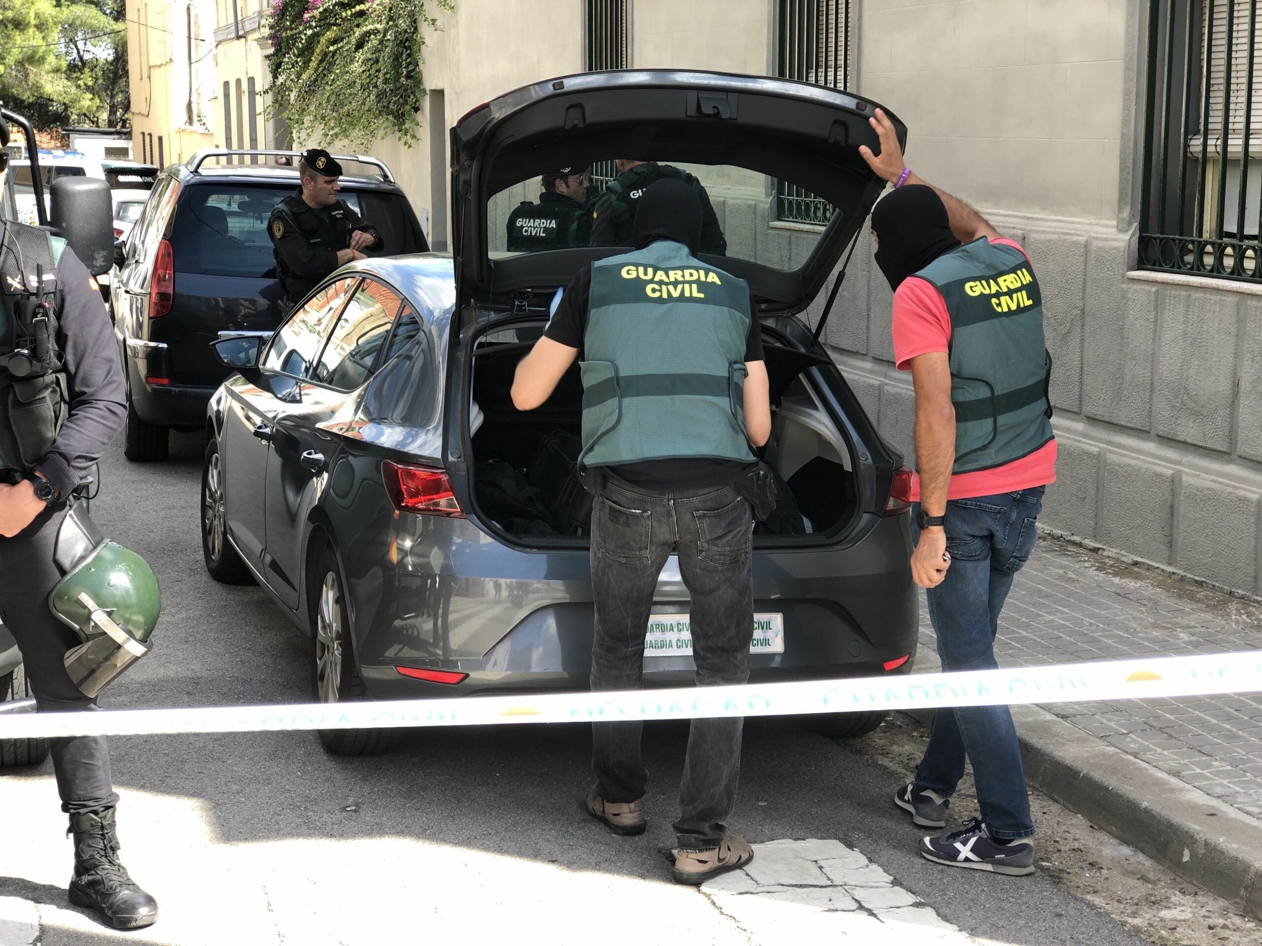 La Guàrdia Civil en un dels escorcolls de Sabadell/Quico Sallés