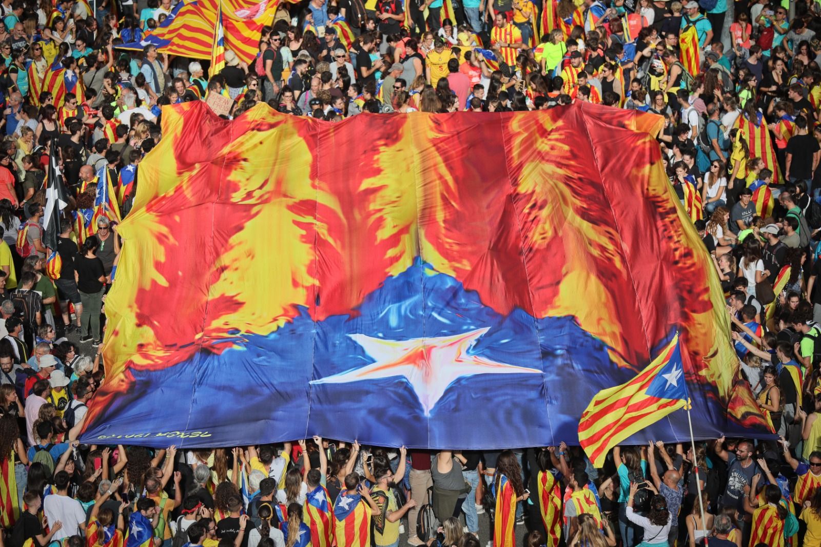 Estelada gigante en la manifestación de Barcelona