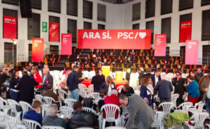 El míting ha començat amb el recinte mig buit (PSC)