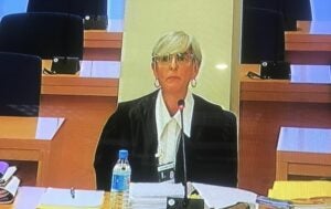 Olga Tubau durant les qüestions prèvies