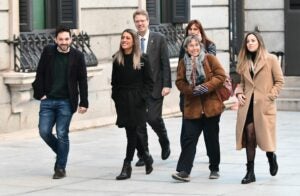 Diversos diputats de JxCat, com Laura Borr?s, Ferran Bel i M?riam No