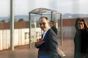 Jordi Turull sortint de la pres? per anar a treballar aba...