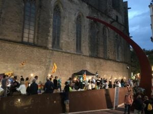 Una imatge del peveter amb la fa?ana de Santa Maria del Mar