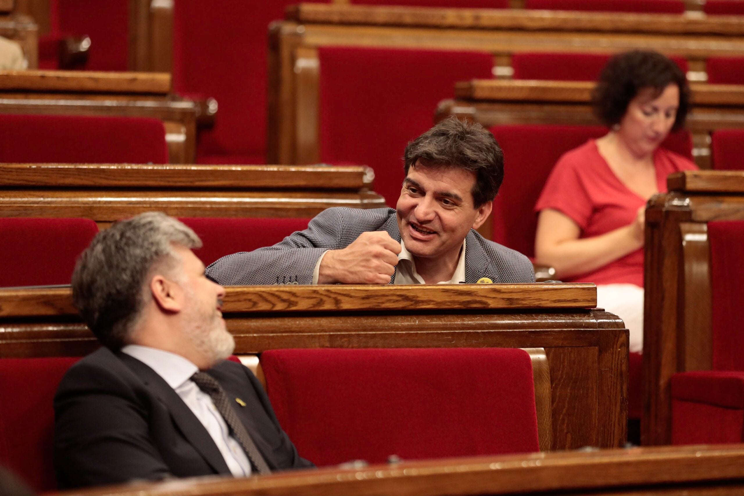 Pla mitjà del president d'ERC al Parlament, Sergi Sabrià,...