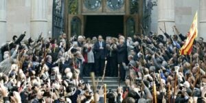 Artur Mas, a les portes del TSJC envoltat de 400 alcaldes.