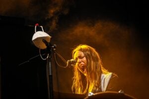 Impressionat capacitat vocal de Maika Makovski (Jordi Borr?s)