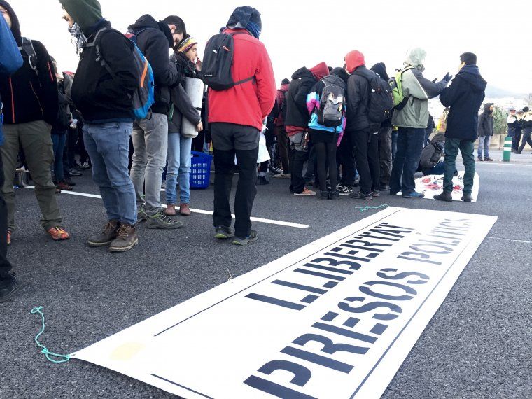 Cartell exigint llibertat per als presos pol&iacute;tics