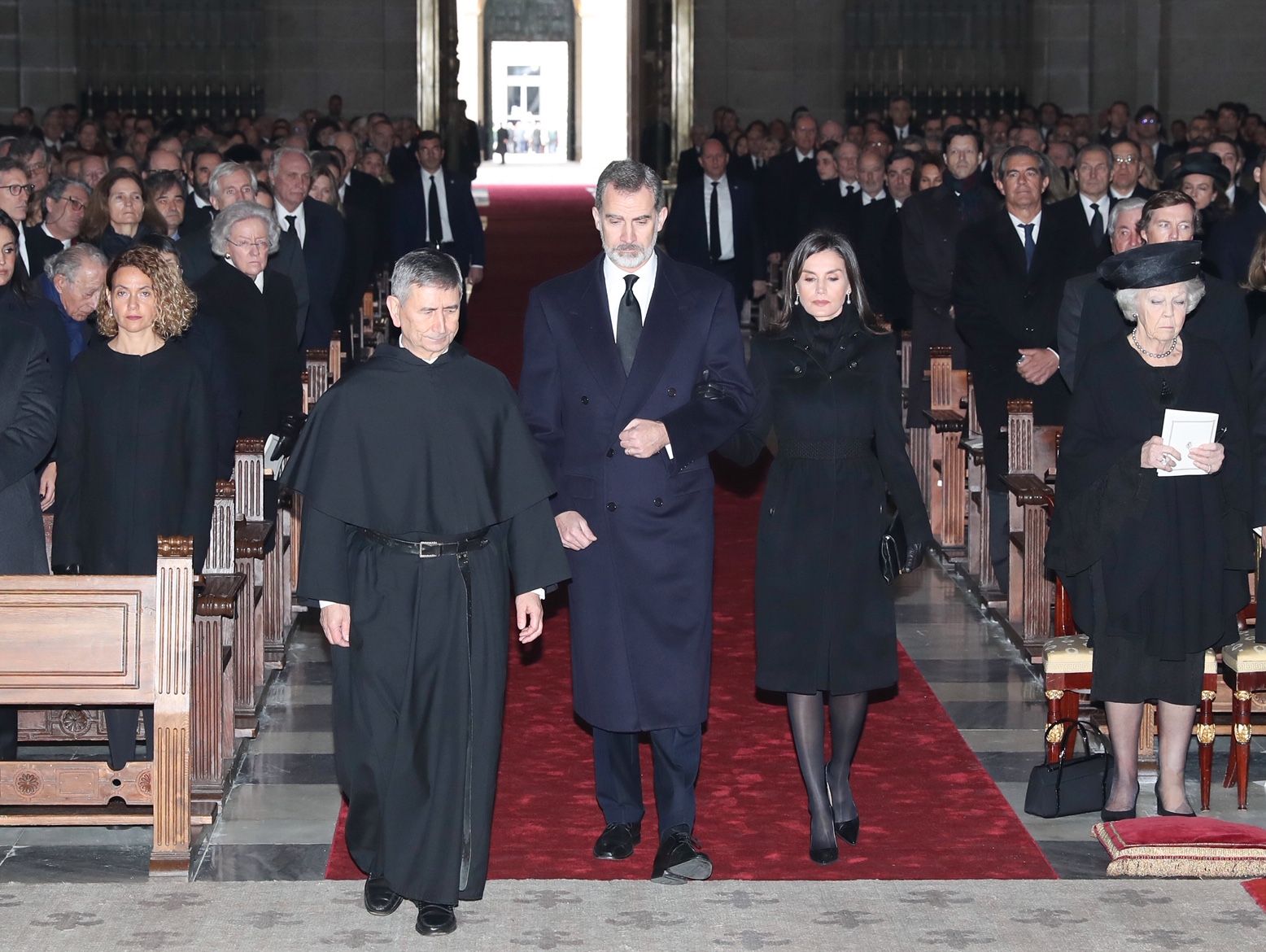 Els reis presideixen el funeral de la Infanta Pilar   Casa Reial