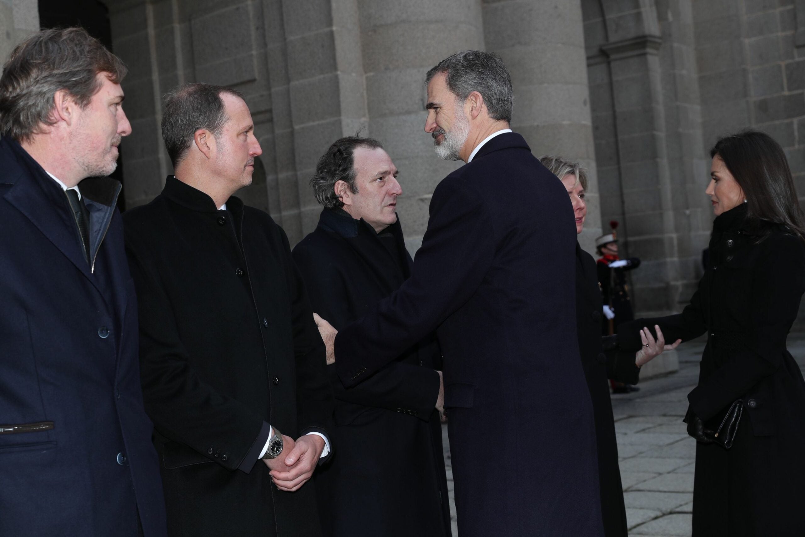 Els reis saluden els fills de la infanta Pilar   Casa Reial
