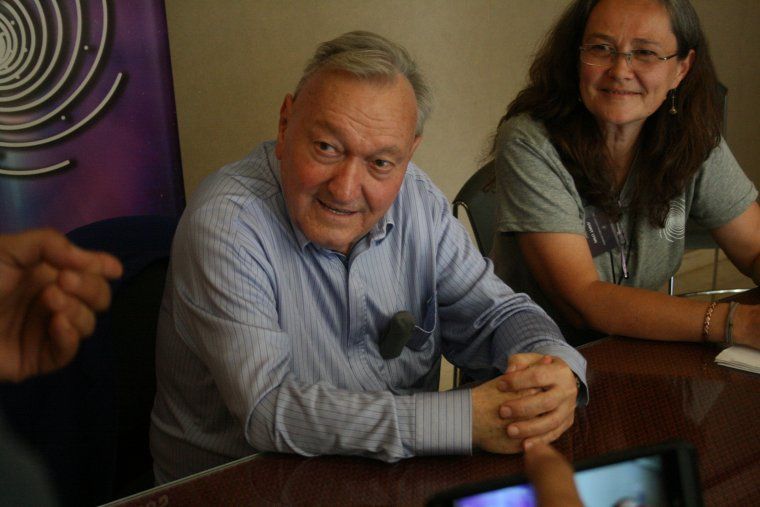 Erich von D&auml;niken durant la roda de premsa anterior a la seva confer&egrave;ncia