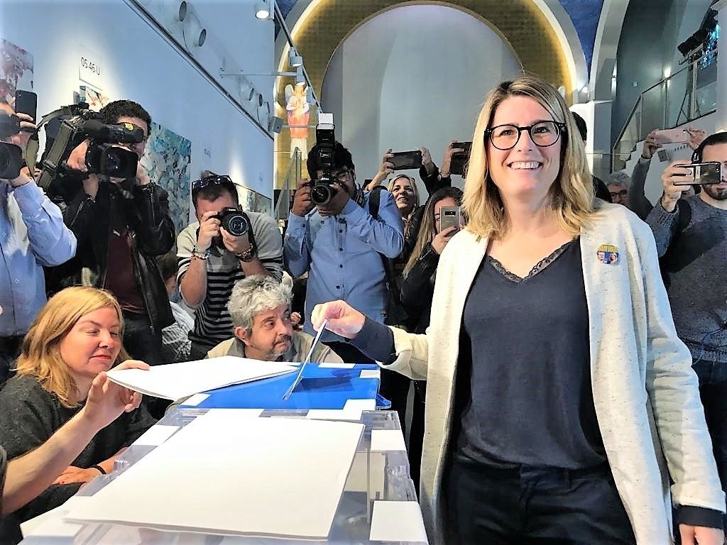 Elsa Artadi votant el 26-M