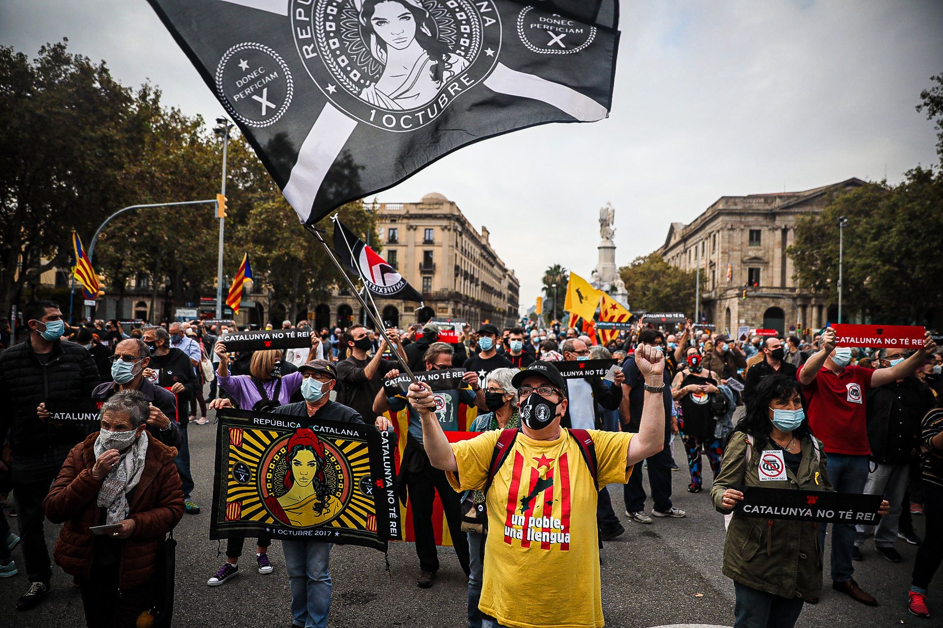 Manifestants a Pla de Palau per la visita de Felip VI a Barcelona 7 arxiu