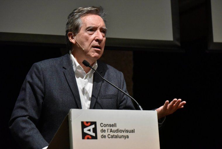 Iñaki Gabilondo durant una conferència al Consell de l'Audiovisual de Catalunya