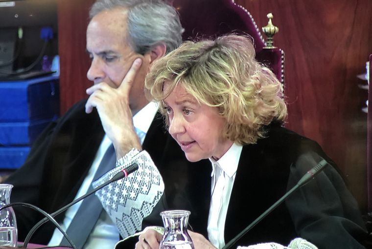 Jaime Moreno i Consuelo Madrigal, en un moment de l'interrogatori