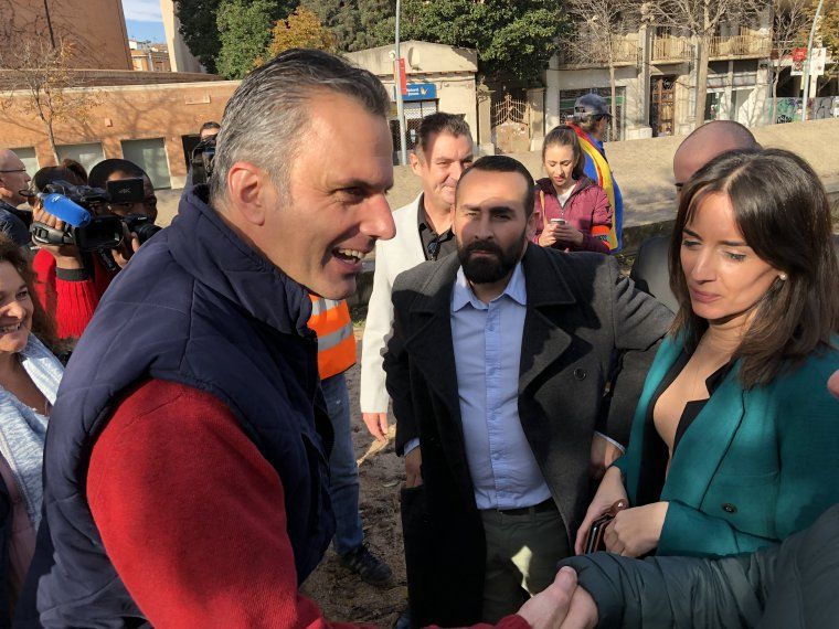 Javier Ortega amb el líder de Segadors del Maresme, José Casado, y la secretària general de PxC, Mònica Lora