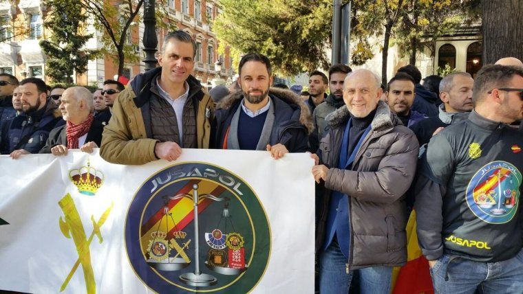 Javier Ortega Smith i Santiago Abascal a la manifestaci&oacute; de policies