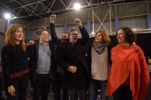 Jessica Albiach, Owen Jones, Xavier Dom&egrave;nech, Jean-Luc M&eacute;lenchon, Elisenda Alamany i Susanna Segovia, al final de l'acte