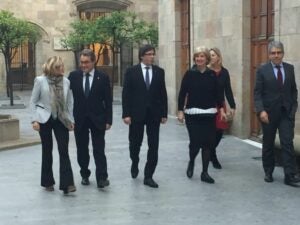 Joana Ortega, Artur Mas, Carles Puigdemont, Irene Rigau, Neus Munté i Francesc Homs després de reunir-se en acabar el judici pel 9-N